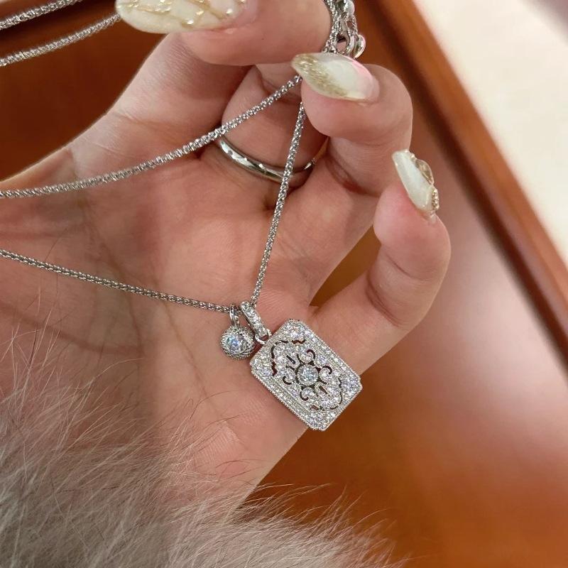 Zircon Hollow Square Pendant Necklace Light Luxury Design Clavicle Chain Versatile Premium Sense Necklace