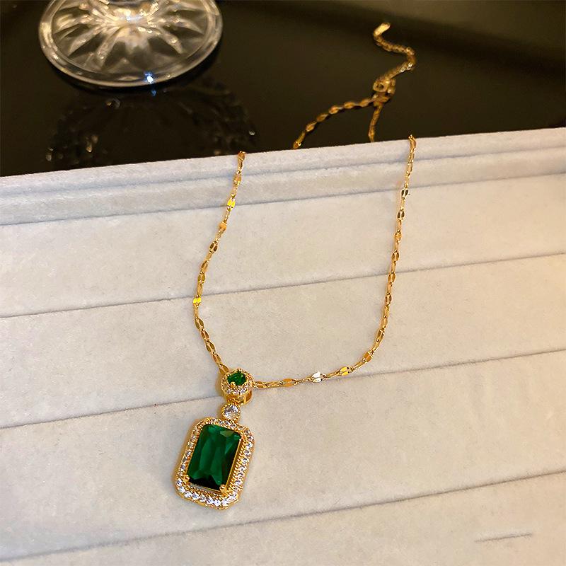 Elegante Ohrringe mit französischen Zirkonperlen - Echtsilber vergoldet, luxuriöse Ohrstecker für Frauen