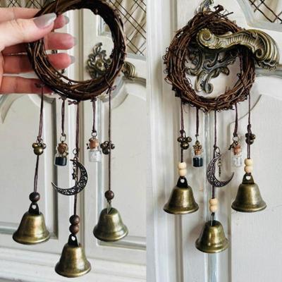 Anello in rattan Campane delle streghe Protezione Porta Strega Campanelli eolici Ghirlanda Campanelli eolici magici appesi fatti a mano per la decorazione della porta di casa
