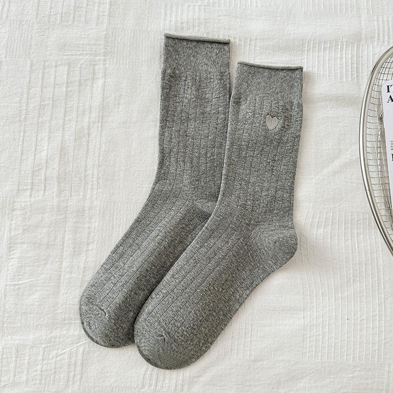 White Socks, Solid-colored Cotton Socks for Women, Mid-calf Socks for Women In Autumn and Winter, Heart-shaped Embroidered Rolled-up Socks