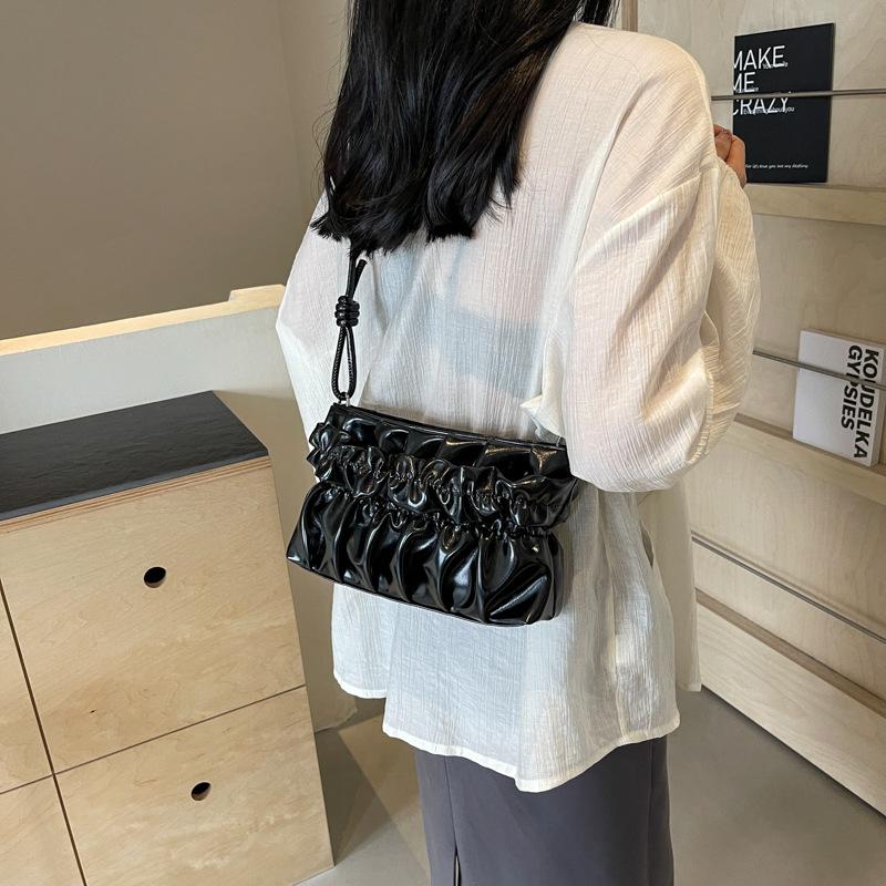 High-end fashion bag women's 2025 summer new Korean version simple pleated oblique span small square bag shoulder armpit bag