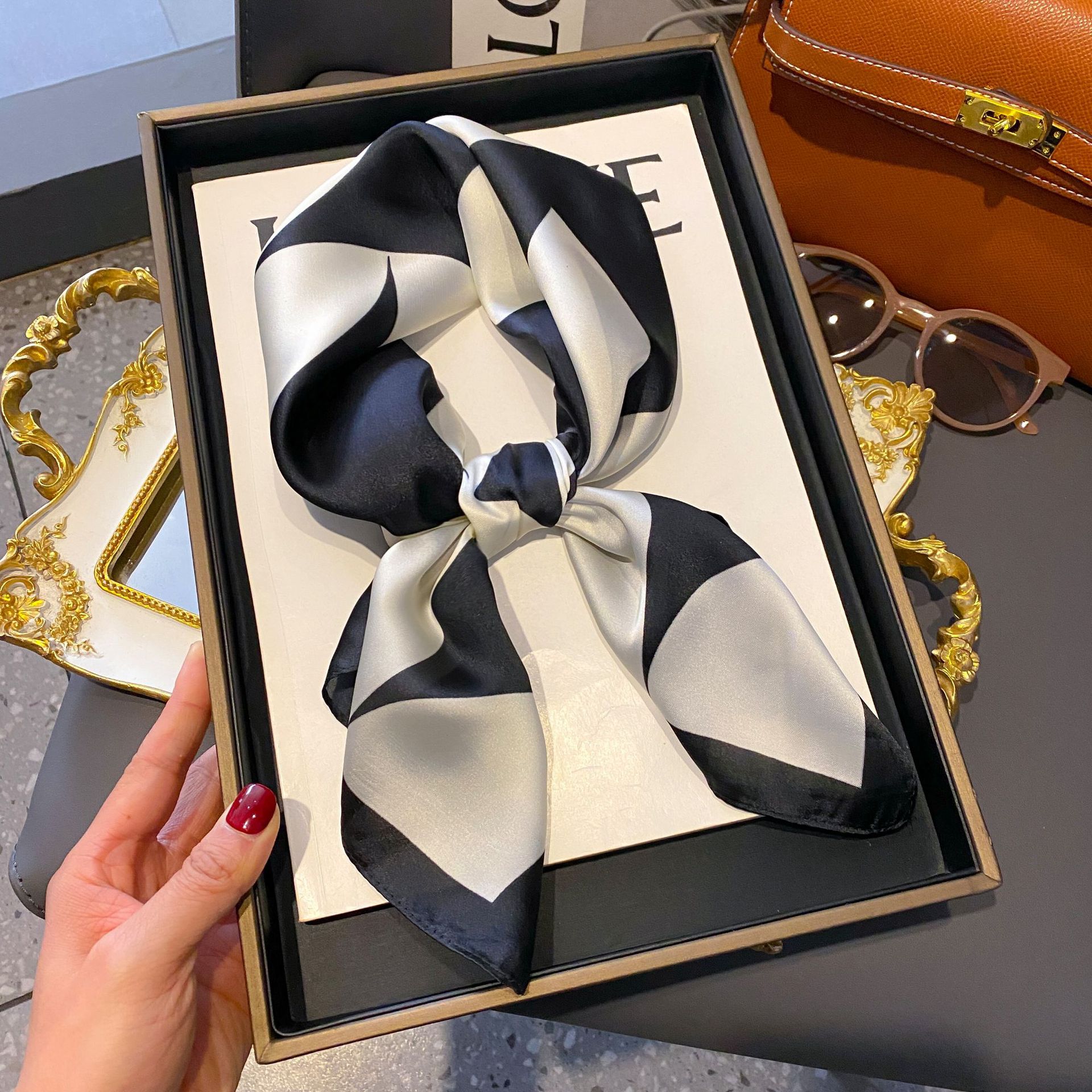 

Neckerchief Female Luxury Square Scarf for Women Silk Feeling Shawl Satin Hijab Fashion Wraps Hair Bands Ribbon Headband Bandann чорний