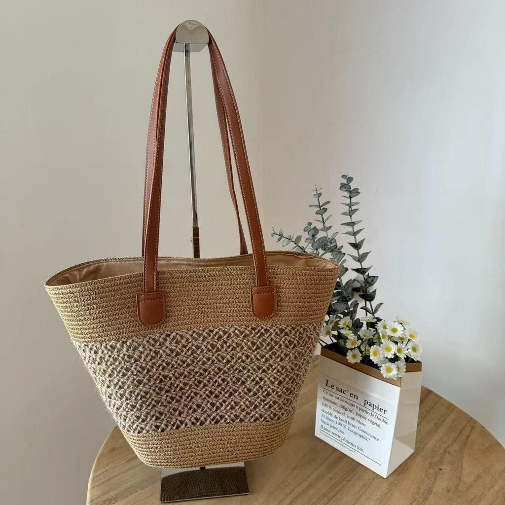2025 summer new large-capacity retro literary and artistic fan woven shoulder portable women's bag fashionable striped straw bag