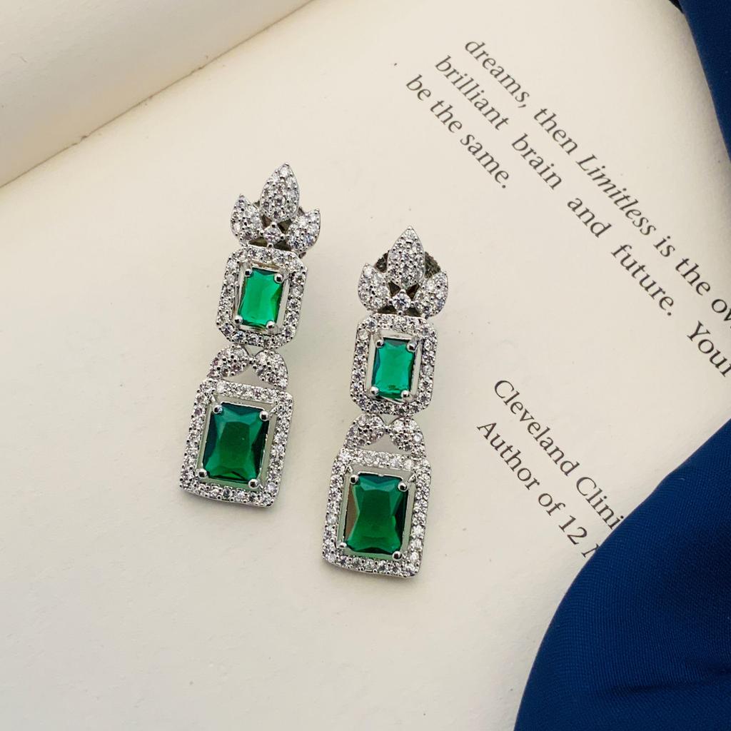 Versilbertes, rundes Diamant-Halsketten-Set mit Diamanten für Damen