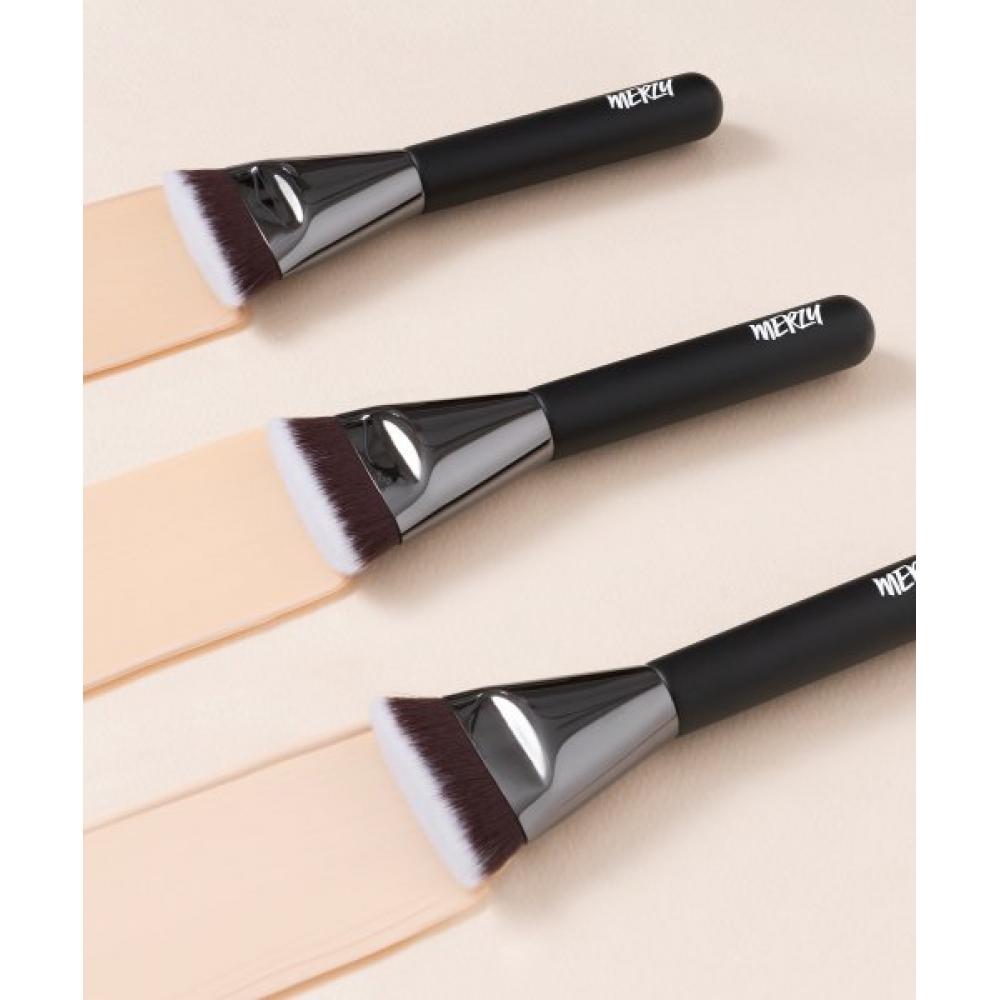 Merzy Airy Fitting Foundation Brush Model