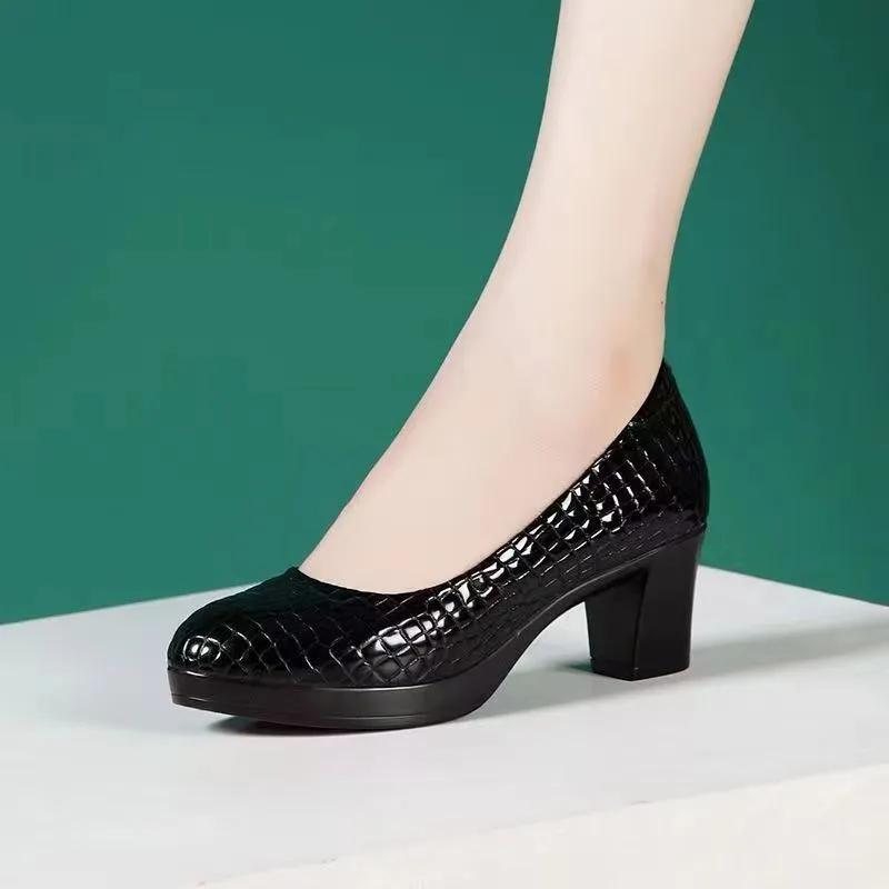 Fashion 2025 Sapatos Femininas Women Fashion Round Toe Black Plaid Pattern Slip On Chick High Heel Shoes Lady Casual White Work Pumps