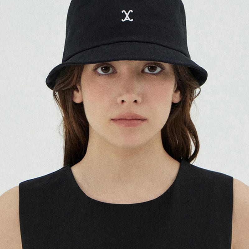 

Панама-ведро VARZAR VA с изогнутым логотипом, с коротким козырьком, черная FREE