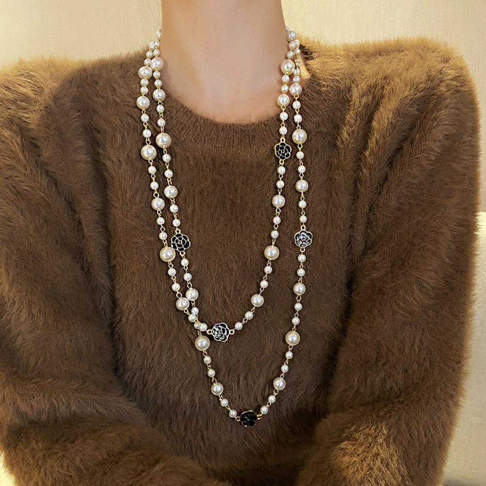 Diamond-encrusted Flower Geometric Pearl Necklace Temperament Light Luxury Sweater Chain French Retro Necklace Autumn and Winter