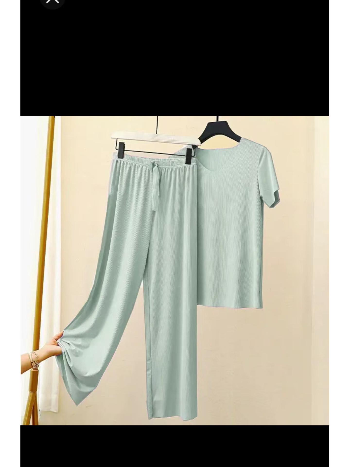 

Женский пижамный комплект из ледяного шелка: Топ с коротким рукавом и брюки широкого кроя One Size зелёный