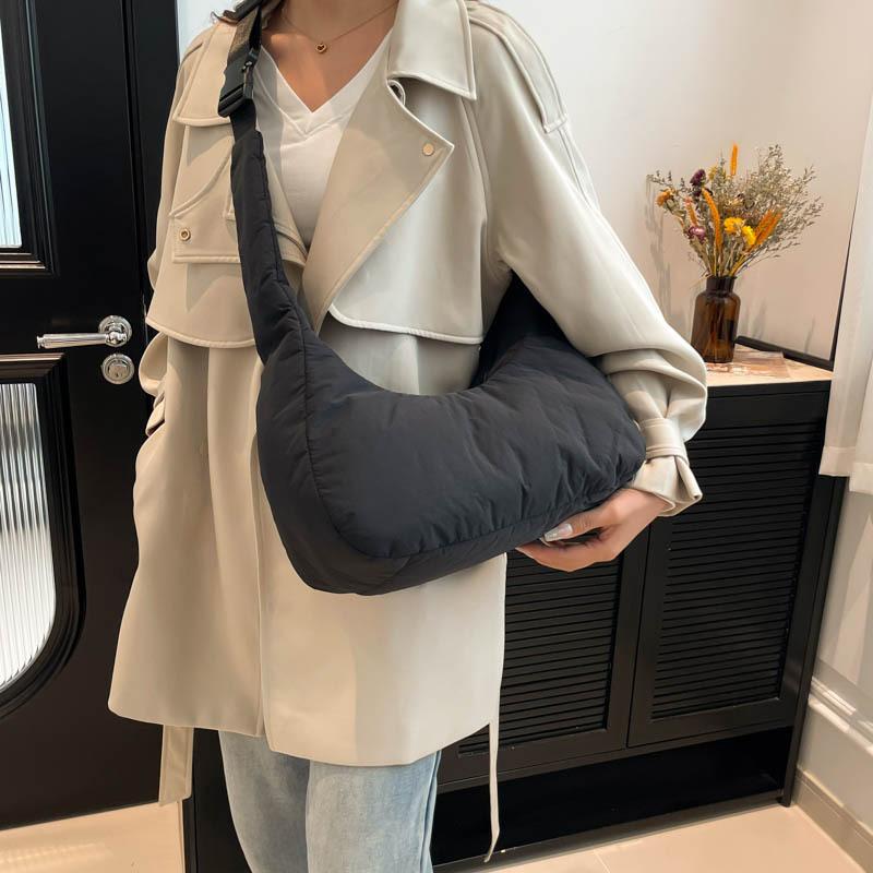 Bag Women's Bag Large Capacity Autumn and Winter New Sponge Bag Soft Waxy Shoulder Tote Bag Versatile Retro Messenger Women's Bag