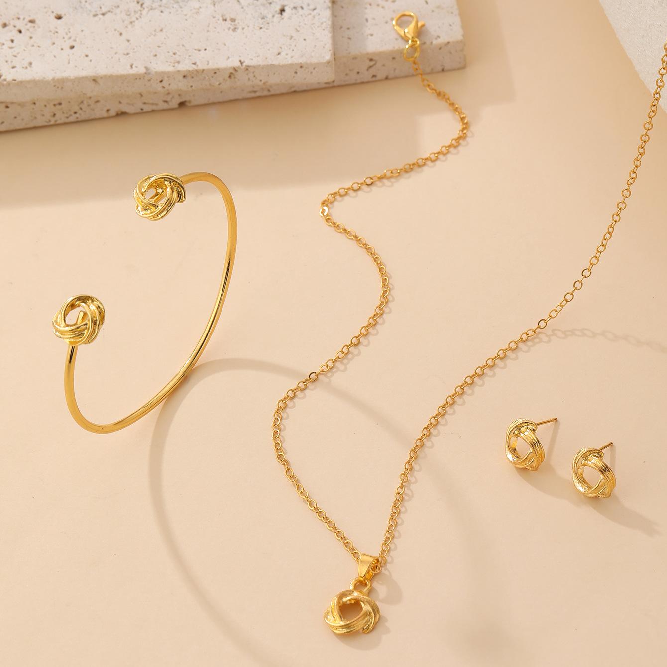 

Luxury Twisted Rose Flower Jewelry Set Necklace Bracelet Earrings 3 Piece Minimalist Elegant Fashion Accessories For Women
