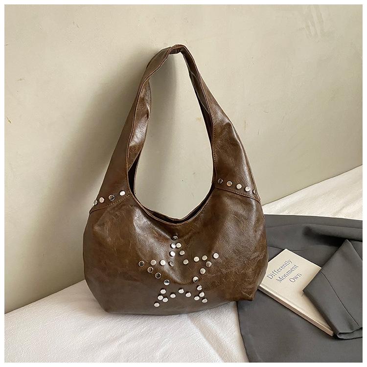 2025 Autumn New Texture Retro Rivet Shoulder Armpit Bag European and American Fashion Large Capacity Fashion Bucket Bag