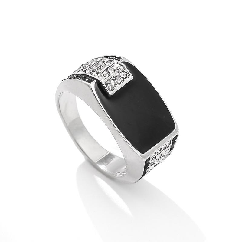 Bague Vintage Audacieuse pour Homme Incrustée de Diamants