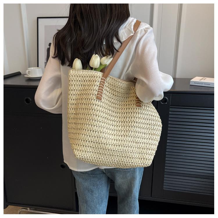 Large Capacity Straw Bag Women's New Commuter Shoulder Bag Seaside Vacation Beach Bag Woven Straw Tote Bag for Women