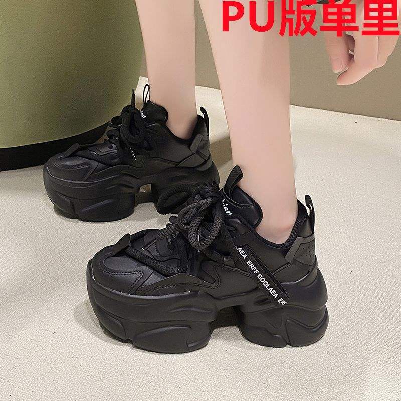 Koreanische Version Internet-Berühmtheit Konter Samt kleine Plattform lässige Sportschuhe vielseitige Schnürer Dad Shoes Damen neue Modelle