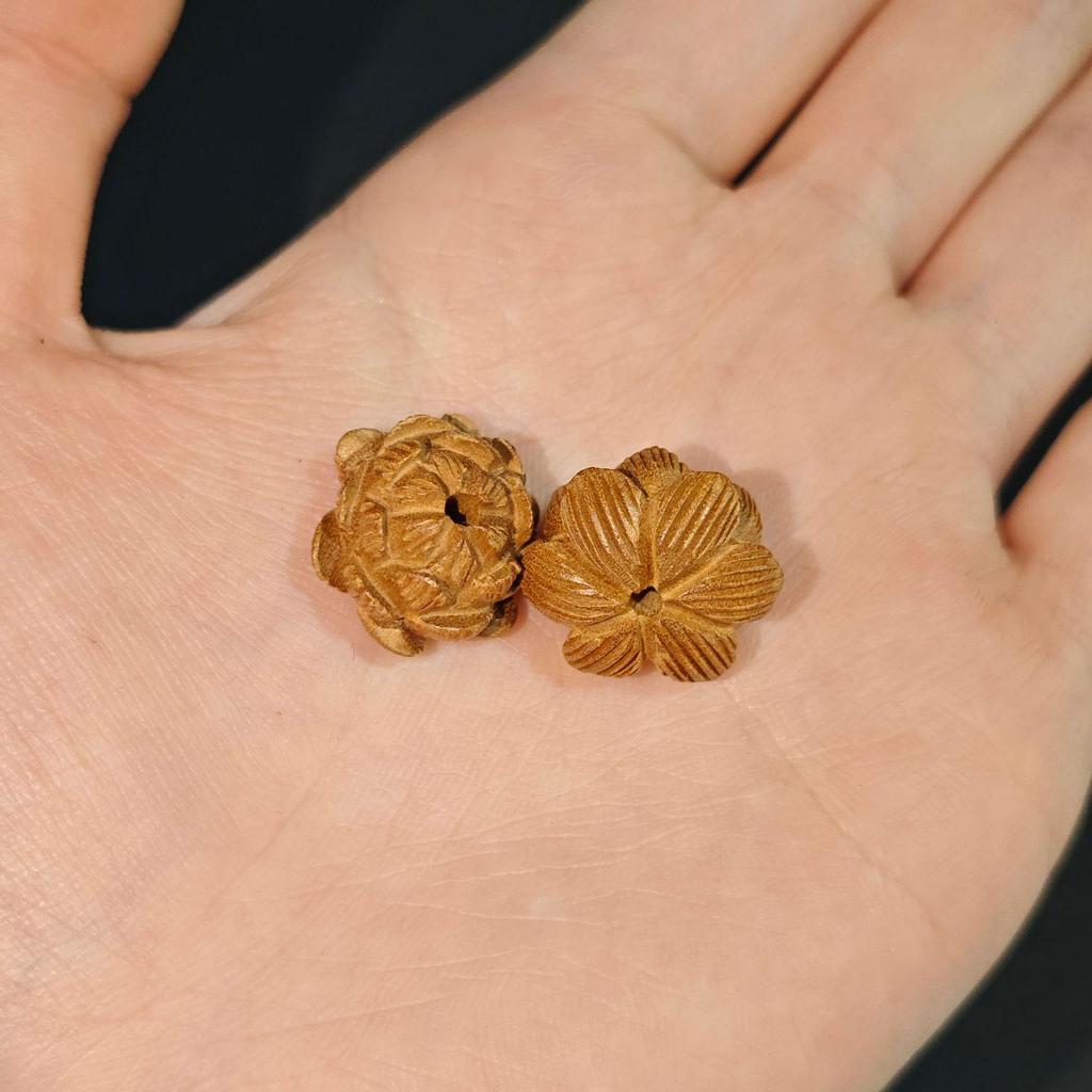 Pfirsichholz Lotus geschnitzte Schmuckperlen - Handgefertigtes vierlagiges Holzhandwerk Zubehör