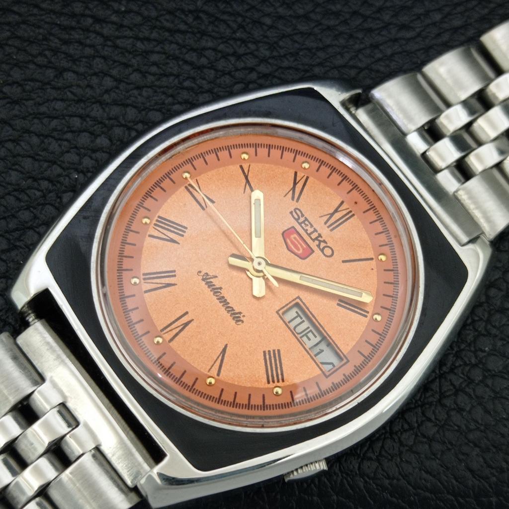 RARE VINTAGE SEIKO 5 AUTOMATIC 7009A JAPAN MENS PEACH DIAL WATCH a709550-1