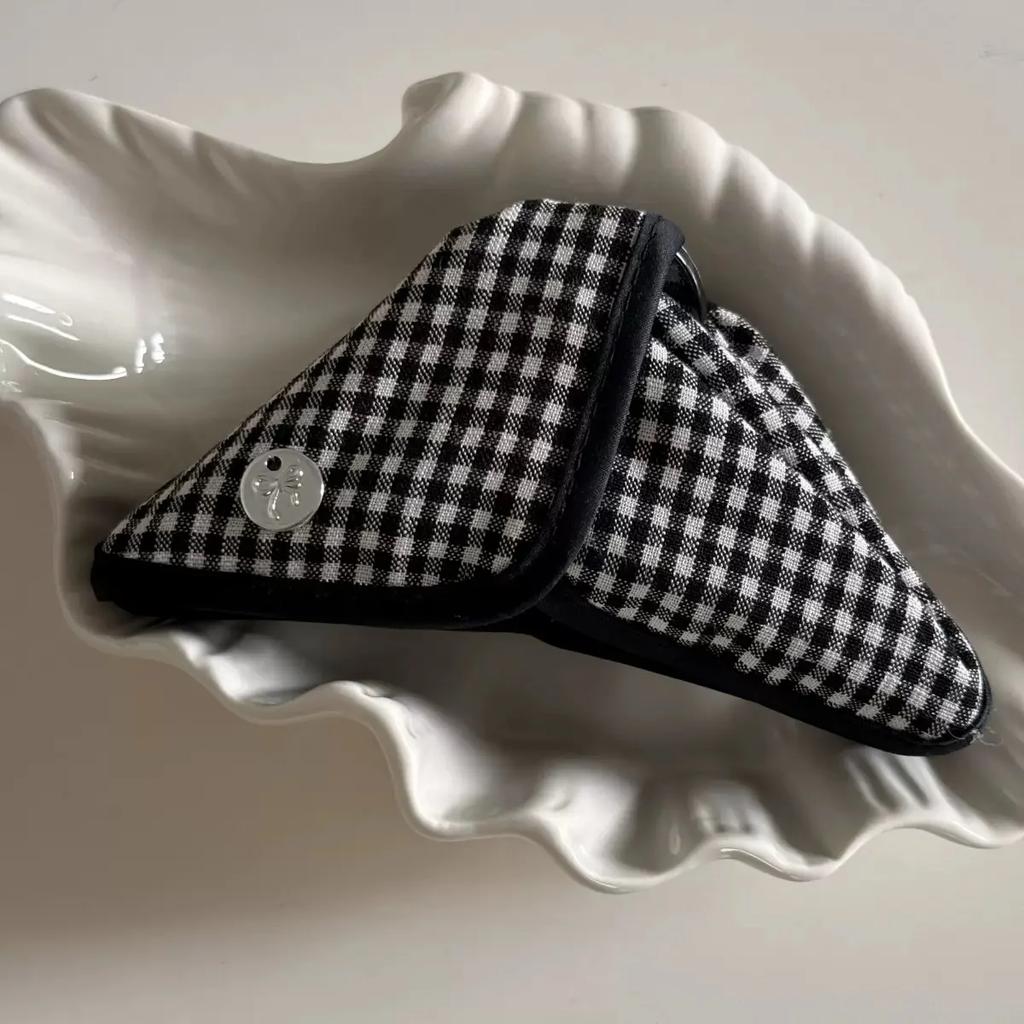 Korean Version Black White Grid Triangular Grab Clip Women Fashion Hair Clip New Retro Coiled Hair Shark Clip Simple Temperament