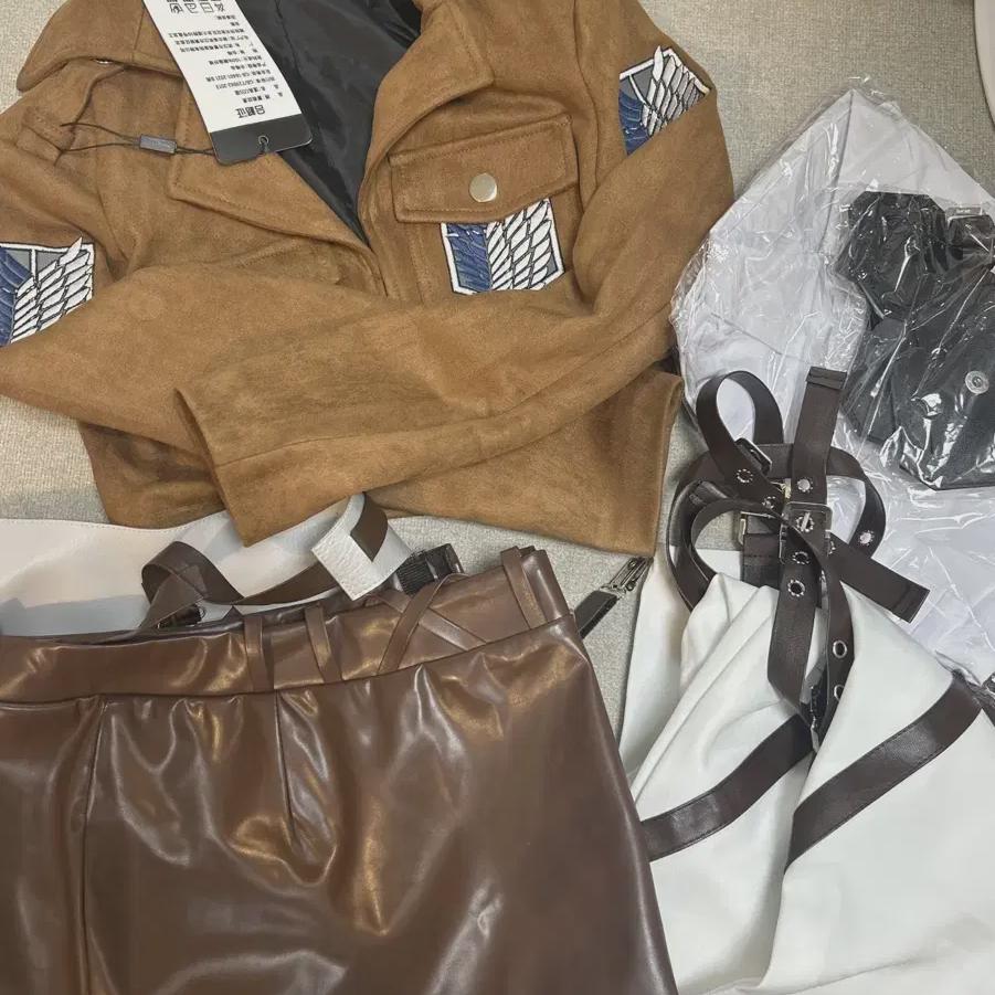 

Attack On Titan Woodoo Shop Historia/armin Combo Full Set