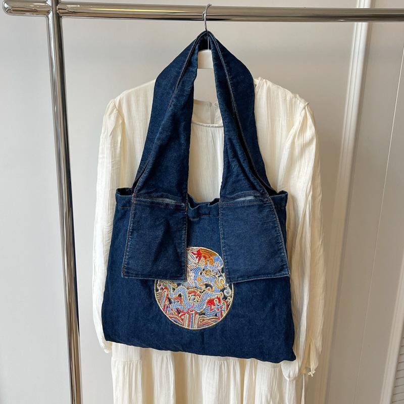 

New Chinese bag women s 2025 new trendy large-capacity denim national style commuting to work underarm bag tote bag темно-синього кольору