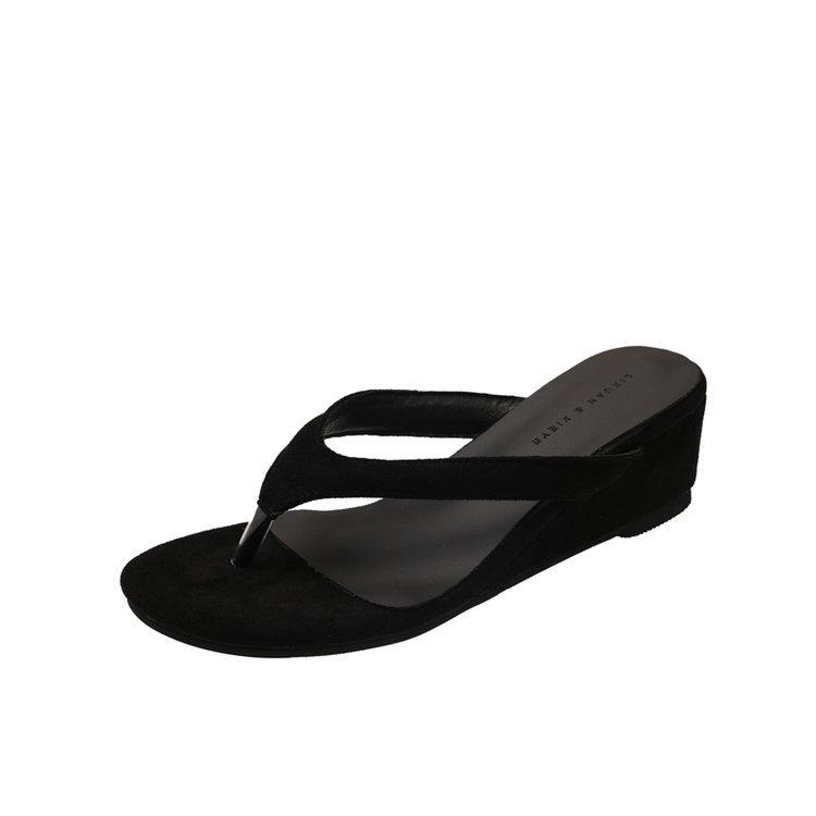 Small Slope Heel Flip-flop Shoes Women 2025 Summer Wear Increase Height and Thinness Beautiful Beach Cool Slippers Women