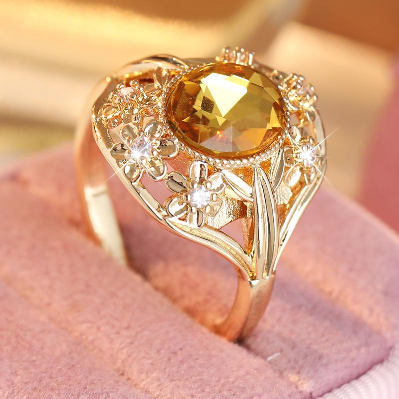 Gorgeous Inlaid White Champagne CZ Women's Ring Sparkling Gold Color Geometry Daily Wear Party Jewelry Anniversary Gift