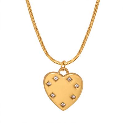 Trendy Neues Nischendesign Herzförmige Halskette mit Diamantbesatz Personalisierter Anhänger Verblasst nicht Vergoldete Schlangenknochenkette