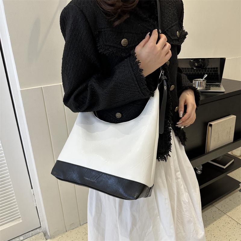 Chic Urban Simple Large Capacity Pu Leather Tote Bag For Women In Black And White