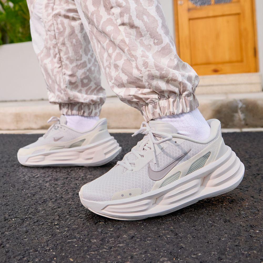 Nike Comfort Ride EasyOn Fabric Running Shoes Women s Ecru 35.5