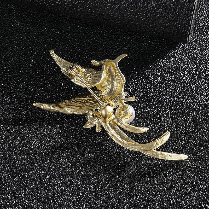 Broche Magpie Dorée Ancienne de Palais Tiny Style Oiseau Luxe Léger