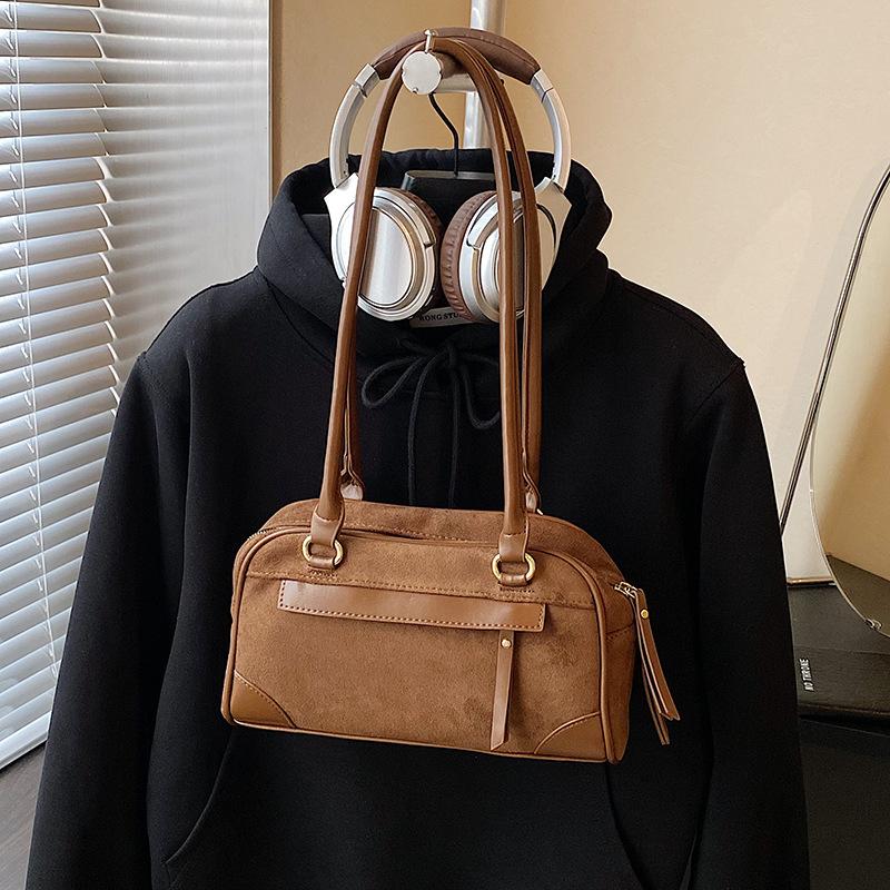 Simple and versatile bag women's large capacity 2025 new autumn and winter retro niche single shoulder underarm bag commuter pillow bag