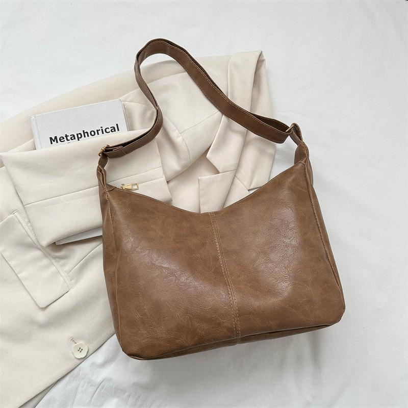 Retro Large Capacity Shoulder Bag Stylish Tote Bag For Women Trendy Design In Black And Brown