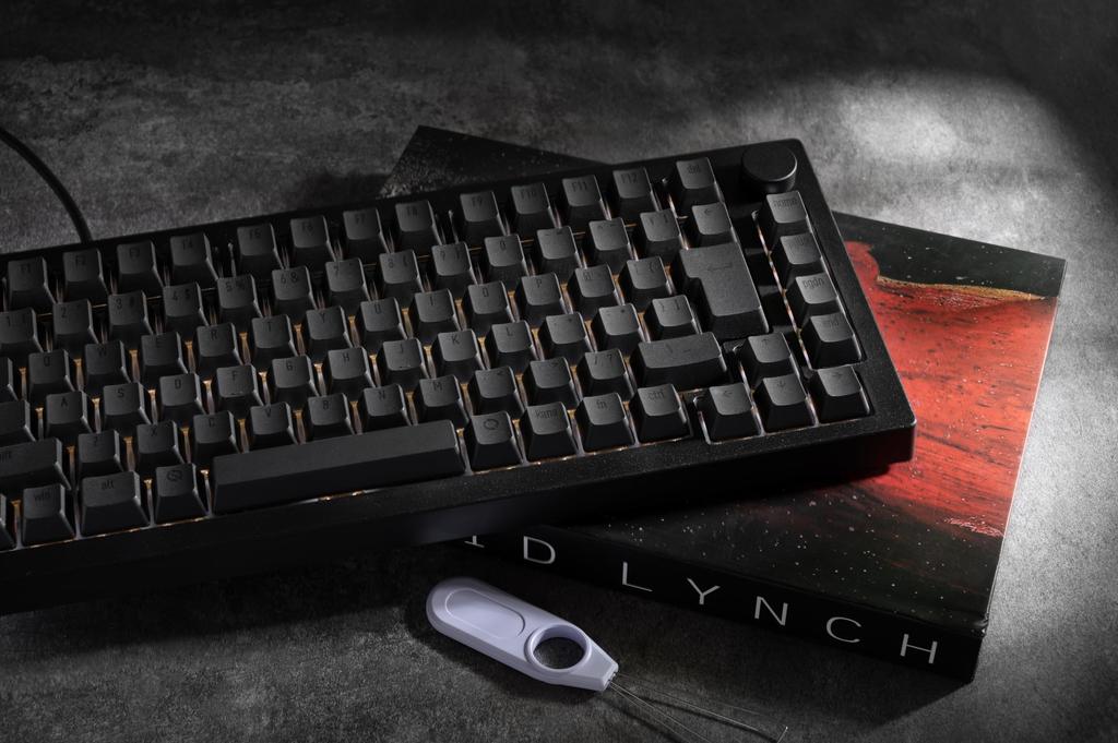 Rapid Trigger 8000Hz Gaming-Tastatur 5075S HE JP Dark Night Magnetschalter Japanisches Layout JIS-Taste SnapKeys-kompatibel Mac Windows-kompatibel Dichtung