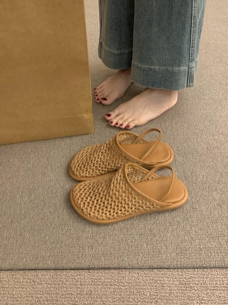 

Round head flat bottom woven breathable slippers women s summer wear 2025 new soft flat bottom bag head half drag sandals women s shoes 40 коричневый