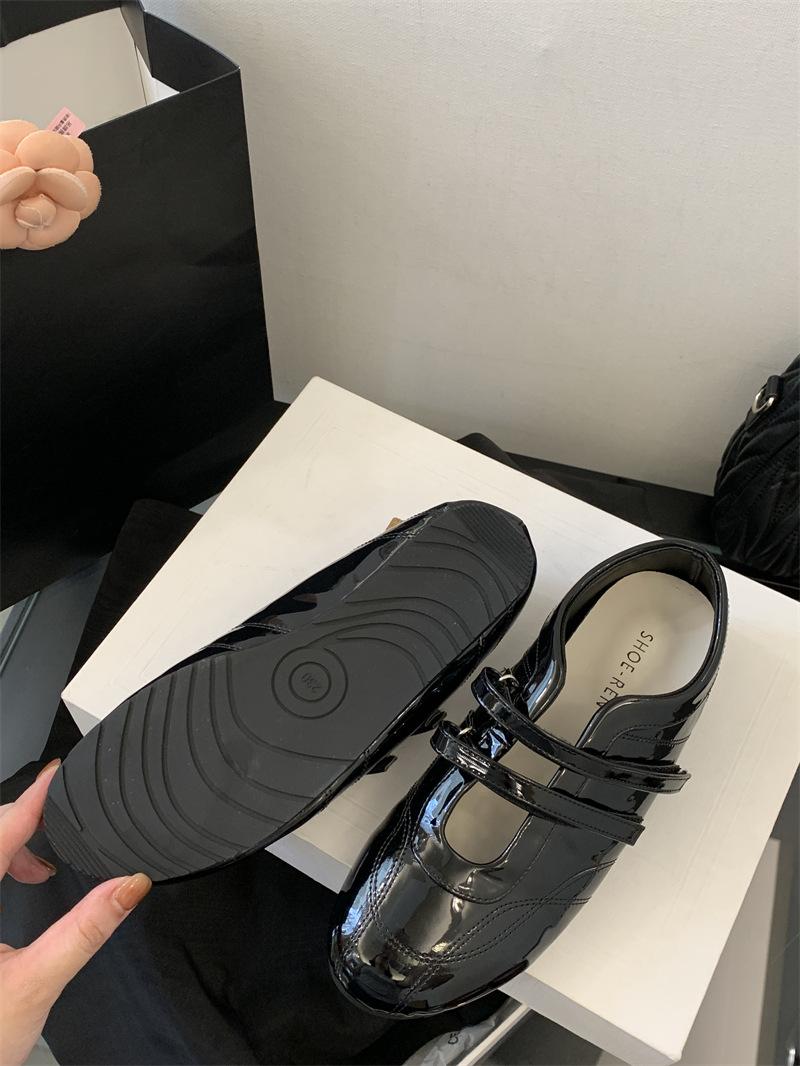 

Xieyiren inner height increase~ 2025 red Mary Jane shoes women s Velcro casual ballet single shoes small leather shoes 39