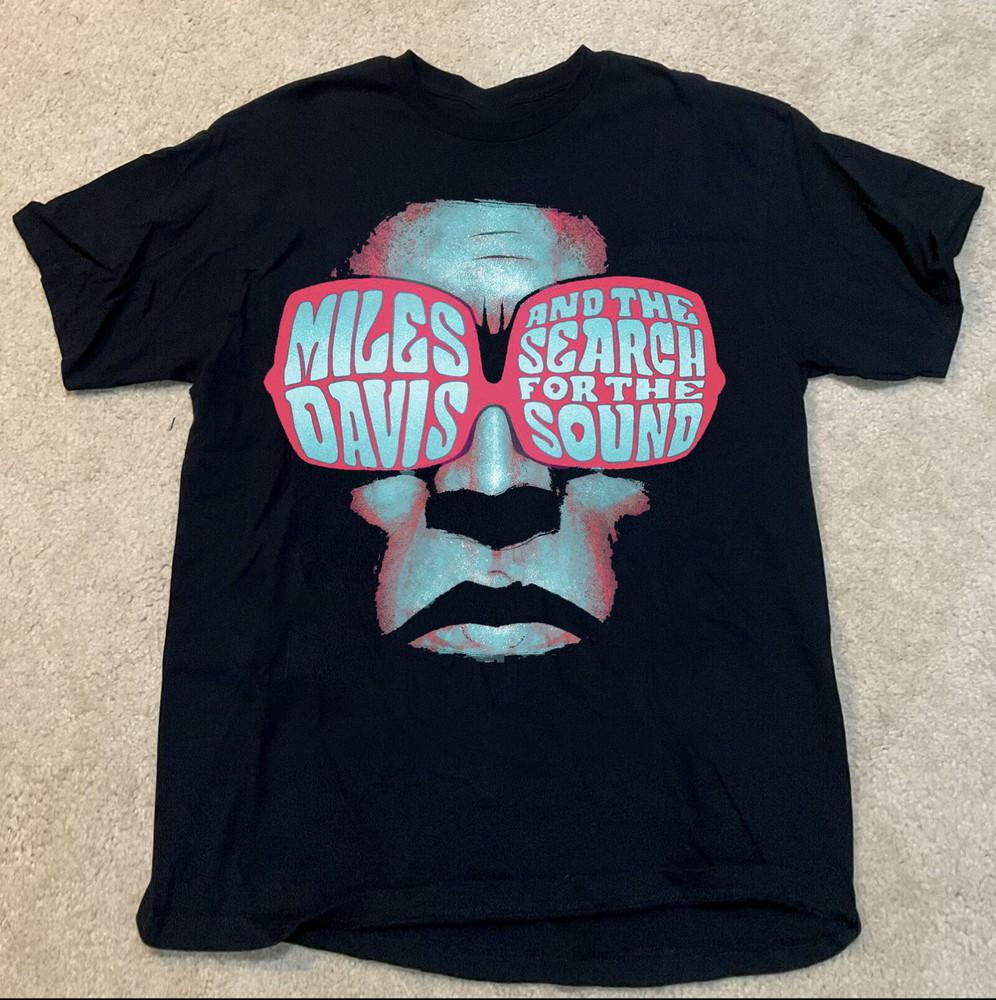

Miles Davis and the Search for the Sound Short Sleeve Unisex Tshirt BL2.952 Unisex T-Shirt L