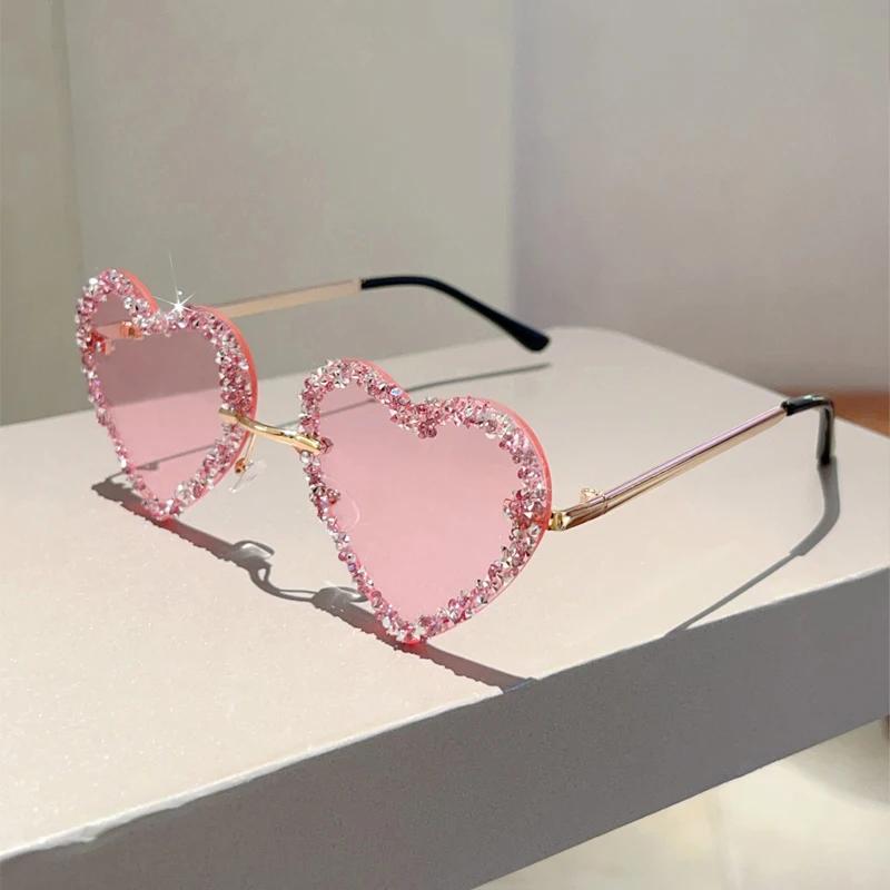 

Солнцезащитные очки в форме сердца со стразами Женские Новая мода Декоративные солнцезащитные очки Шикарные Милые Пляжные Отпускные Очки golden розовый