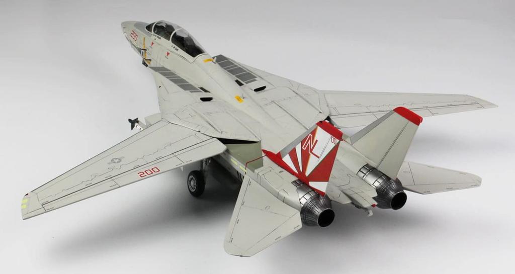 Platz/Italeri 1/48 scale U.S. Navy Carrier-Based Fighter F-14A Tomcat VF-111 Sundowners Plastic Model TPA-16, Molded in Color