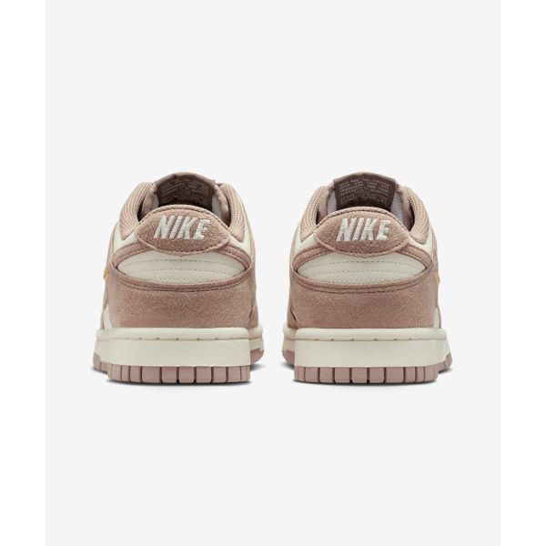 Nike נעלי סניקרס נשים דאנק נמוך מלט מיני סוווש חום מפרש זהב מטלי IB4417-105