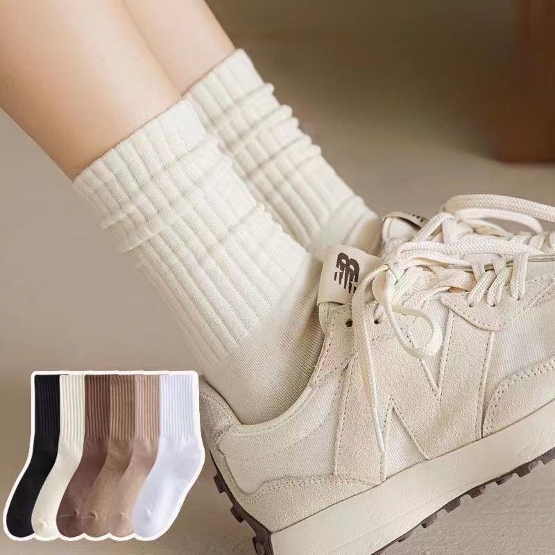 1 paire de chaussettes noires et blanches pour femmes, chaussettes Tube central, tendance coréenne et japonaise, automne et hiver