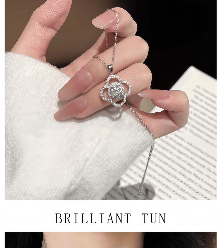 S925 Sterling Silver Four-Leaf Clover Necklace with Moissanite Pendant for Women - Colorfast Clavicle Chain, 1 Carat.