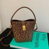 Niche Design Leopard Print Bucket Bag Women's 2025 New Retro Fashion Portable Commuter Bag Fashion Shoulder Messenger Bag
