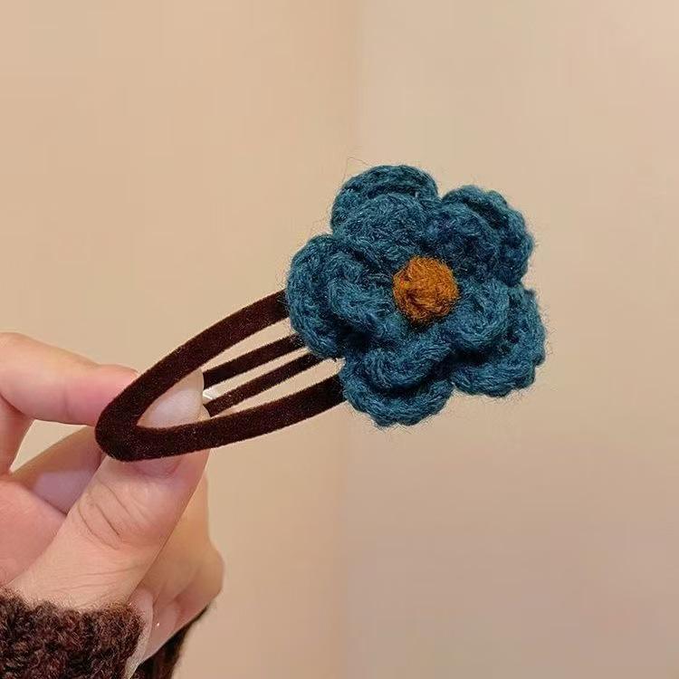 Women's Wool Knitted Flower Hair Clip - Versatile Flocked Edge BB Clip for Sweet, Gentle Bangs
