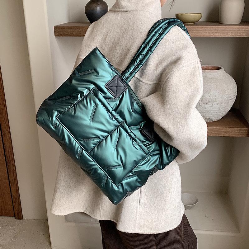 Mori ins daily commute fluffy contrasting color women's big armpit bag winter new literary shoulder handbag