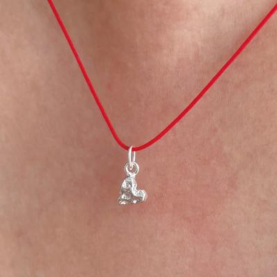TO.STONE Mellow Heart Necklace, Glossy Silver (Red String)