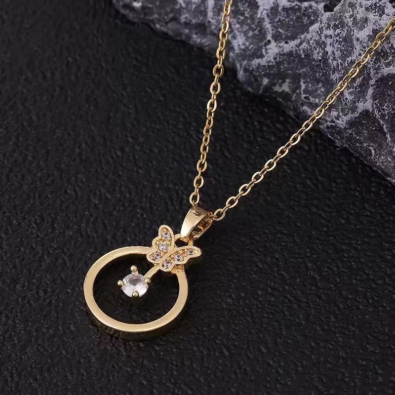Vintage Titanium Steel Women's Pearl Pendant Necklace - Light Luxury Clavicle Chain
