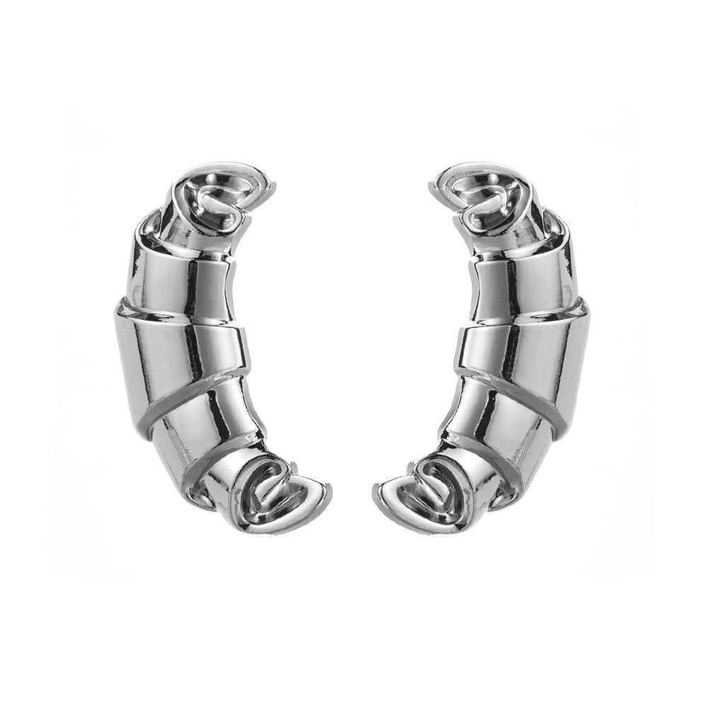 

European and American Niche Oversized Croissant-Style Silver Needle Earrings for Women – Unique, High-End Alloy Design срібний