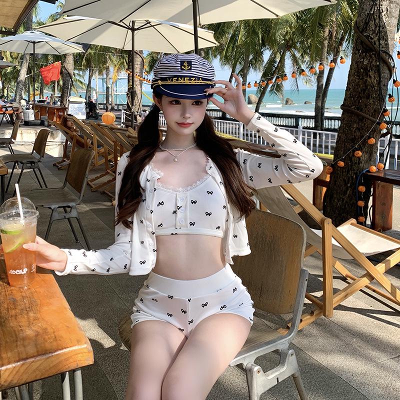 

Роскошный комплект бикини для похудения из трех частей Pure Desire: Консервативные купальники для маленькой груди XL белый