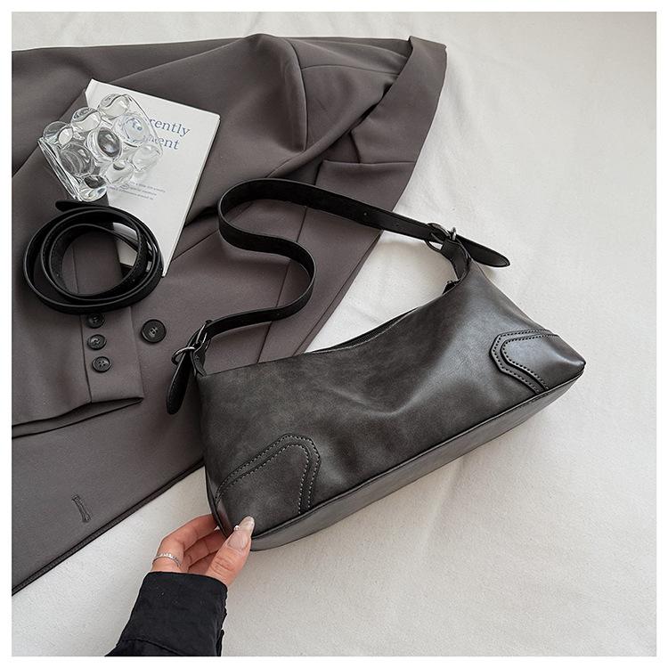 

Маленькая сумка-подмышка из масляного воска, женская, 2025, новая, французская, легкая, роскошная, на плечо, высококлассная, нишевый дизайн, сумка-мессенджер чёрный