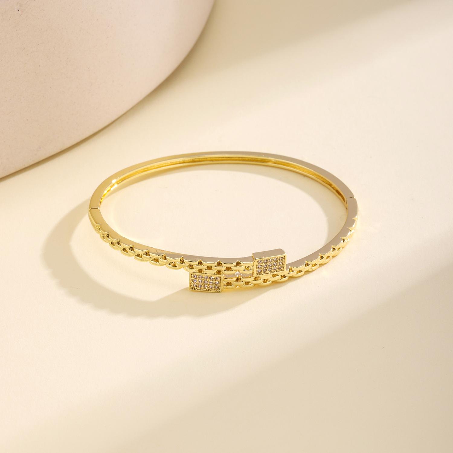

Nidin Light Luxury Trendy Bangle For Women Cubic Zirconia Inlaid Twisted Cuff Bracelet Fashion Jewelry Birthday/Anniversary Gift 56-58mm білий